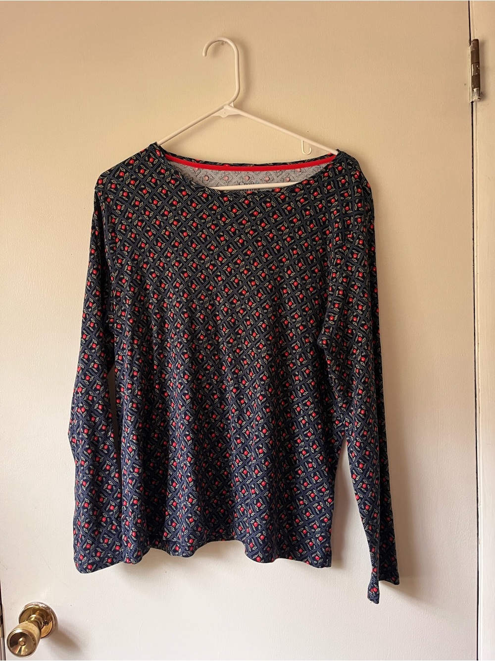 Croct Women's Navy and Red Patterned Long-Sleeve Sweater Top Size XL